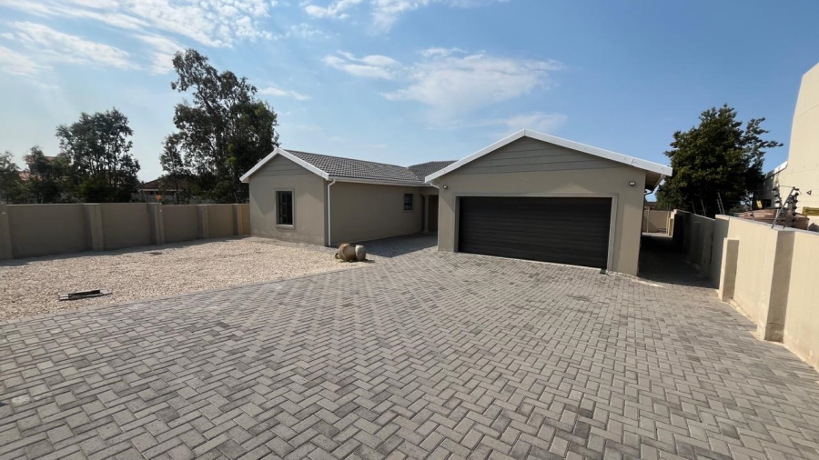 To Let 4 Bedroom Property for Rent in Fountains Estate Eastern Cape